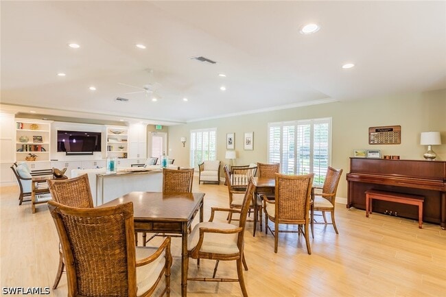 Building Photo - 2203 Gulf Shore Blvd N