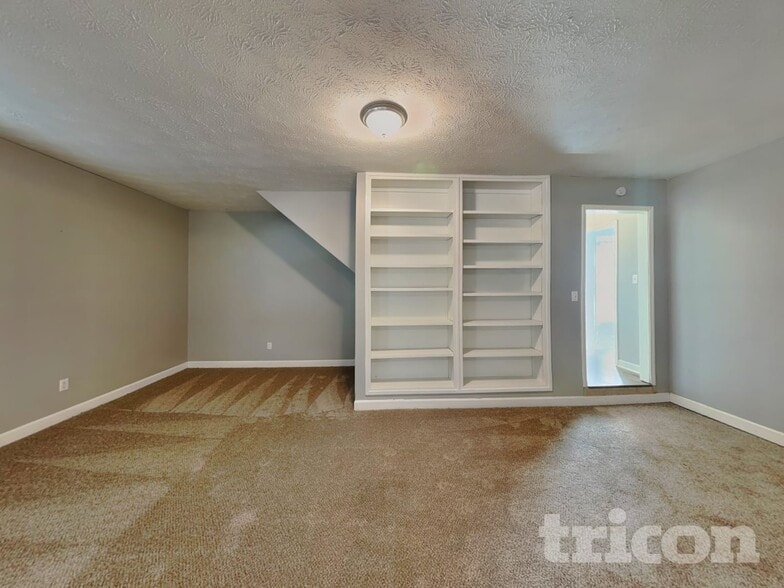 Building Photo - 125 Tanglewood Dr