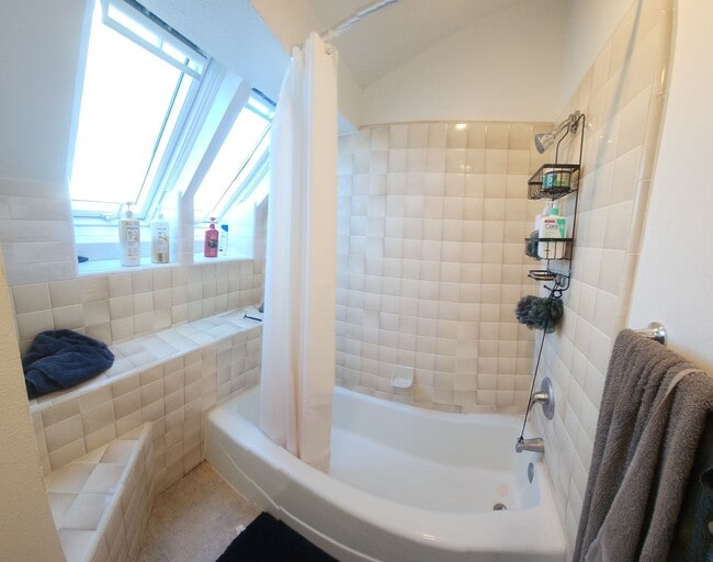 Building Photo - Bigger than average home in SLO! Lots of space!