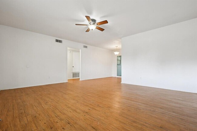 Building Photo - 2214 Winchester Dr