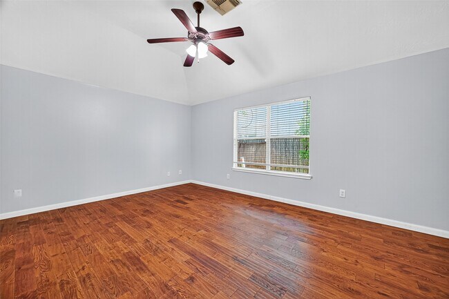 Building Photo - 2611 Floral Bloom Way