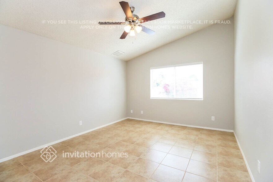Building Photo - 1701 N Pleasant Dr