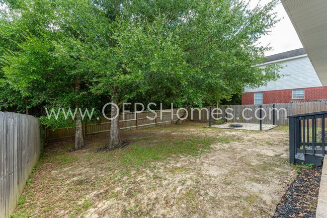 Building Photo - 824 Valley Rd