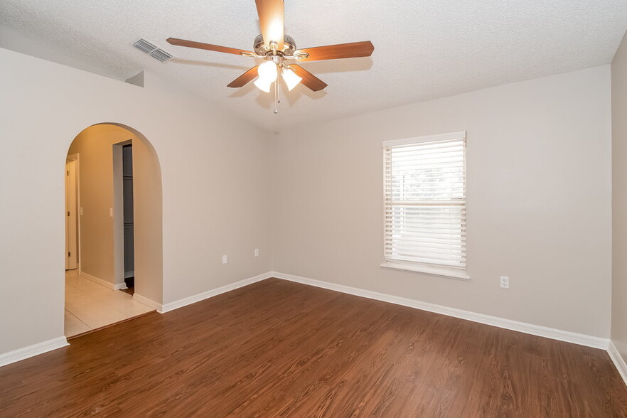 Building Photo - 7390 Overland Park Blvd