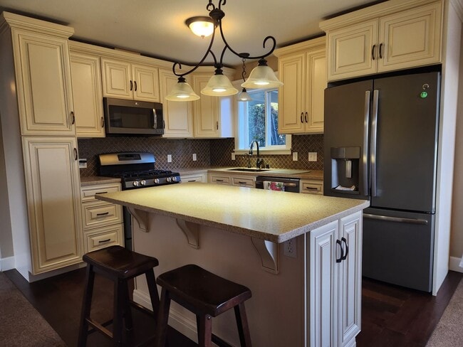 Building Photo - 313 E Main St