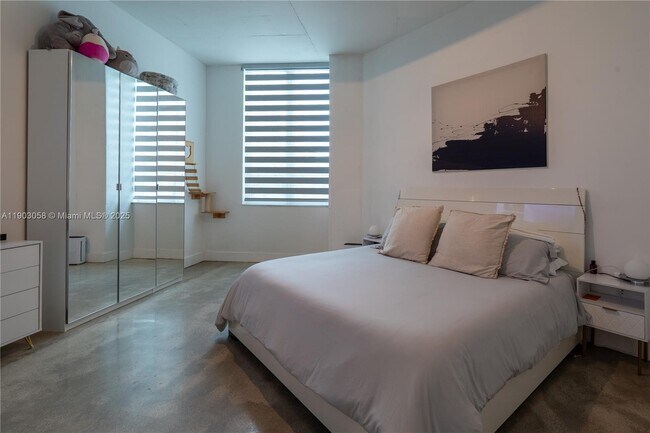 Building Photo - 2001 Biscayne Blvd