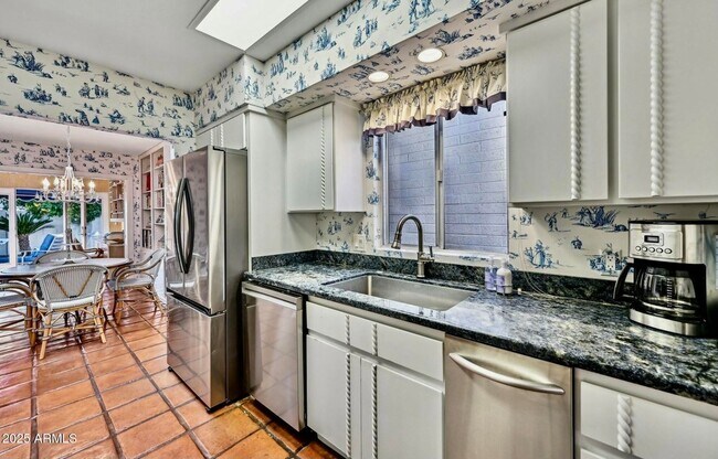 Building Photo - 8733 E Vía De Viva