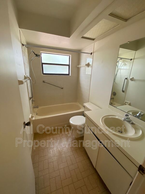 Building Photo - 519 E Curlew Pl