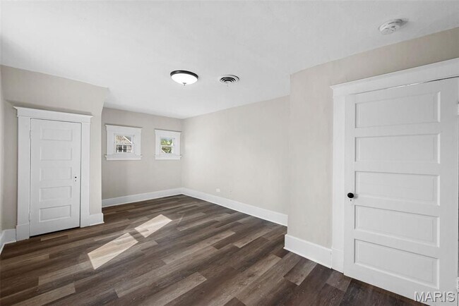 Building Photo - 712 Angenette Ave