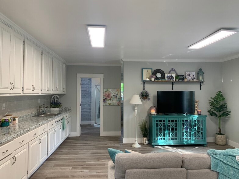 Building Photo - 8897 Williams Hwy