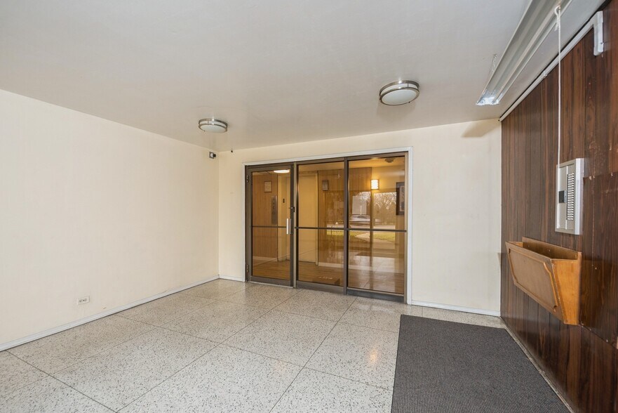 Building Photo - 8640 Skokie Blvd
