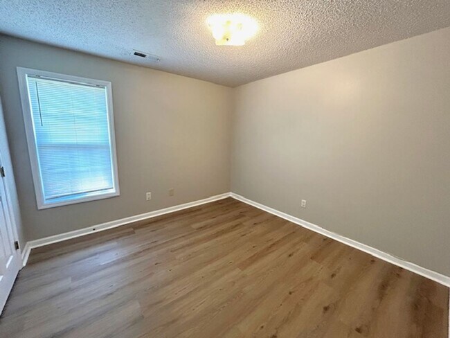 Building Photo - 124 Railroad Ridge Rd