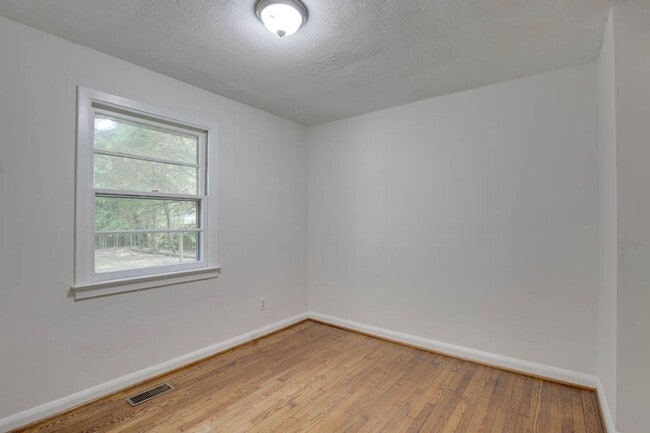 Building Photo - 106 Woodhaven Rd