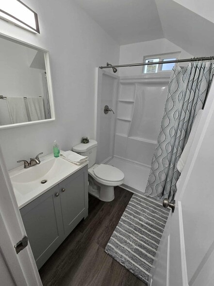 Building Photo - 534 R Ave