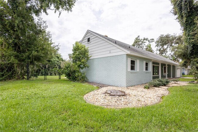 Building Photo - 615 Valle Vista Dr