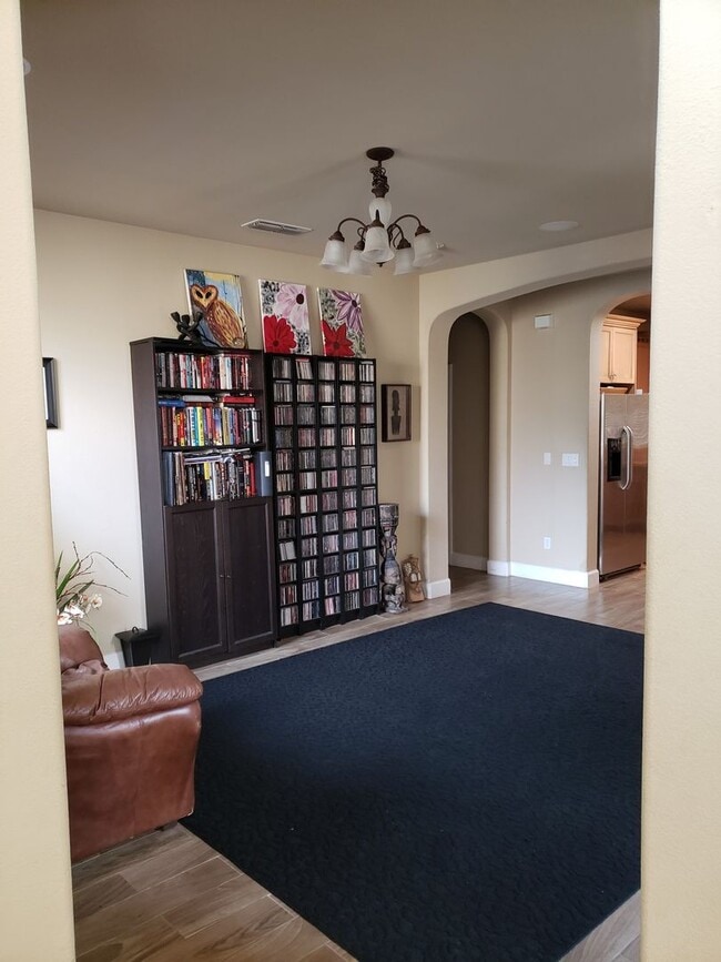 Building Photo - North Natomas Executive Home-Large One Sto...