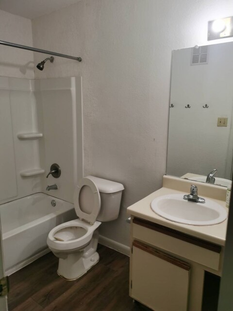 Building Photo - 5530 Chrishire Way