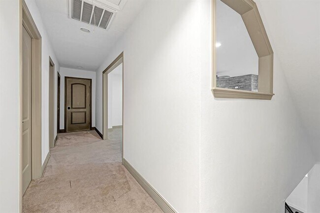 Building Photo - 725 Talmalge Hall Dr