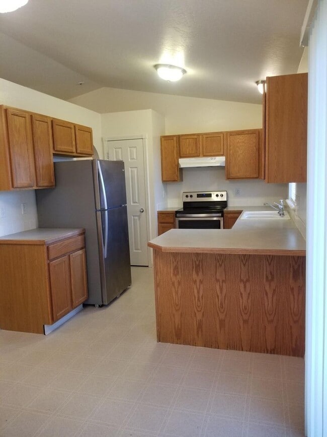 Building Photo - Great location 3 bedroom 2 bath home