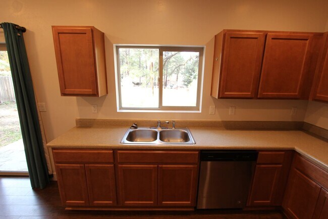 Building Photo - $500 off your 1st Month's rent! Home in Mo...