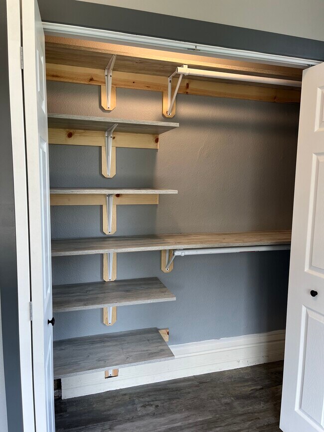 Building Photo - 532 Otter Ave