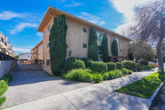 Building Photo - 120 S Sierra Madre Blvd