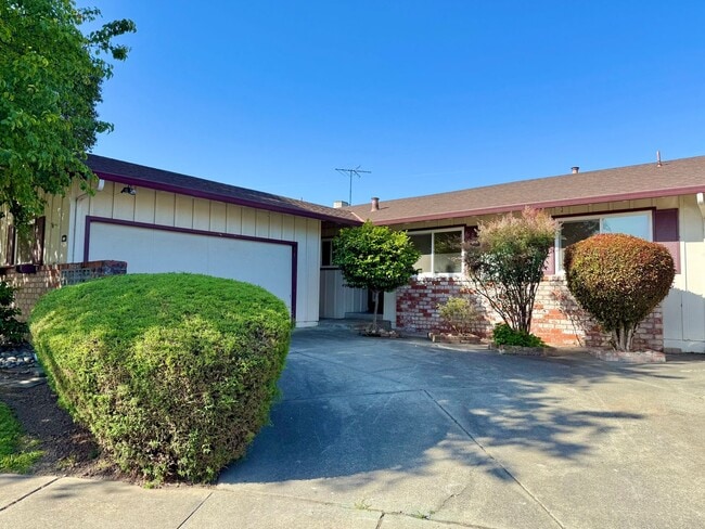 Primary Photo - COMING SOON! $3,790 / 3 BR - 1528 S.F. VER...