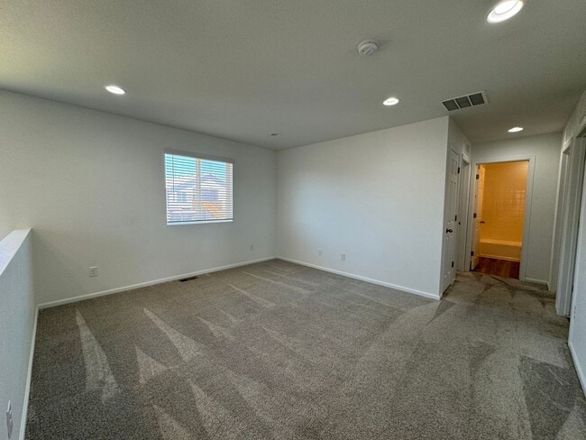 Building Photo - Newer 3 Bedroom plus loft in Paint Brush Hills