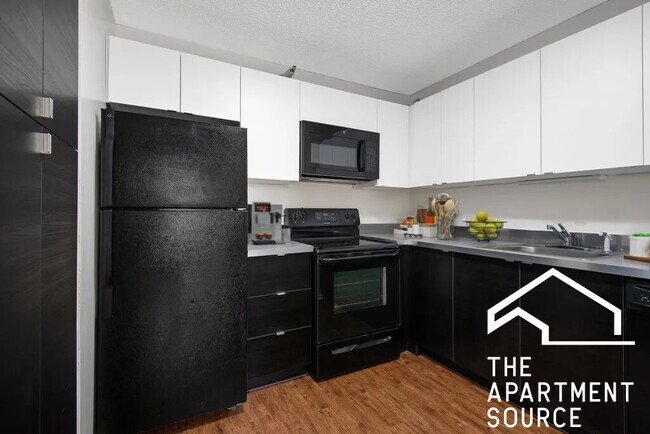 Primary Photo - 1000 N La Salle Dr