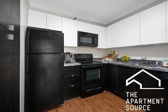 Building Photo - 1000 N La Salle Dr