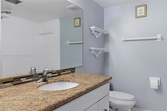 Building Photo - 3083 N Oakland Forest Dr