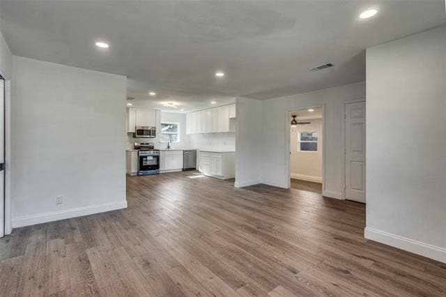 Building Photo - 901 Woodleigh Dr