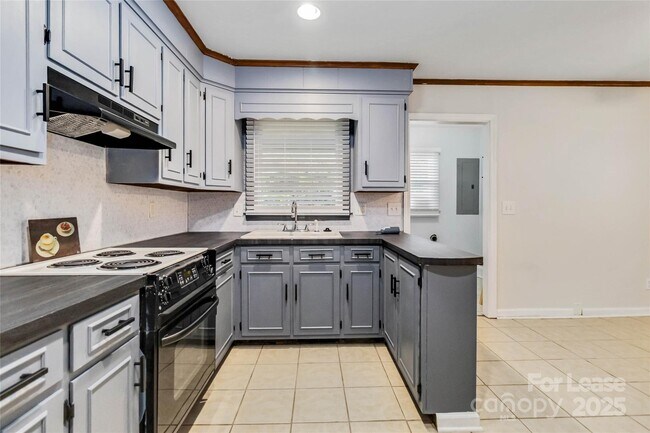 Building Photo - 1634 Van Buren Ave