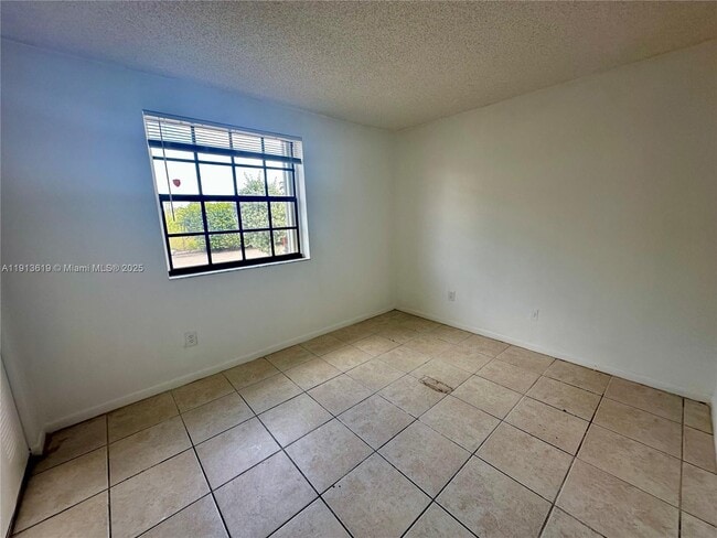 Building Photo - 1400 Jefferson Dr