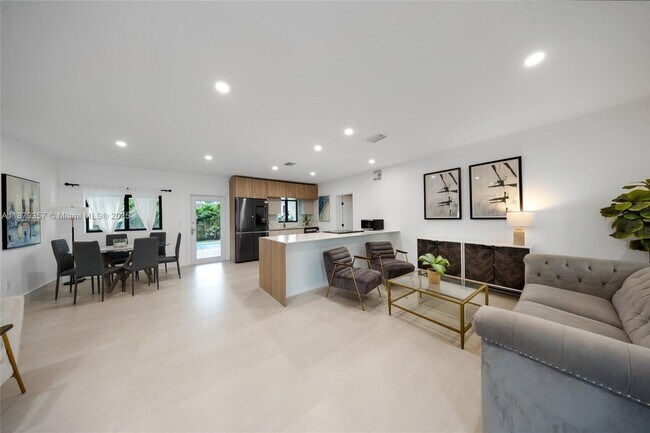 Building Photo - 260 NE 48th Terrace