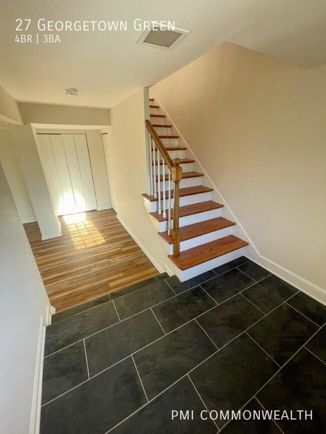 Building Photo - 4 Bed / 3 Bath Townhouse (Available 4/10/25)