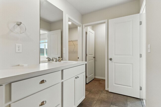 Building Photo - Beautifully Maintained Home in Coveted HOA...