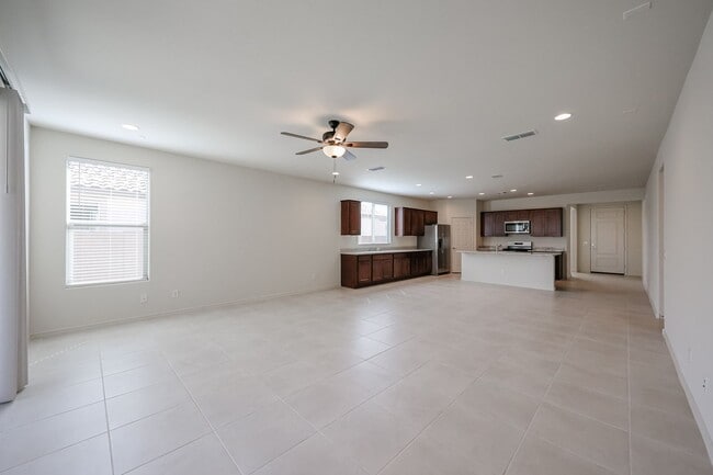 Building Photo - 3 bedroom + Den in Asante community
