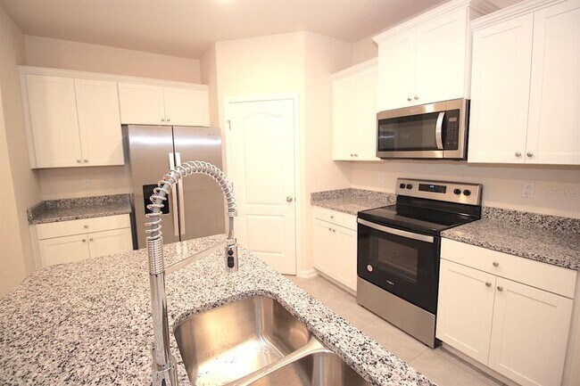 Building Photo - 121 Redbud Rd