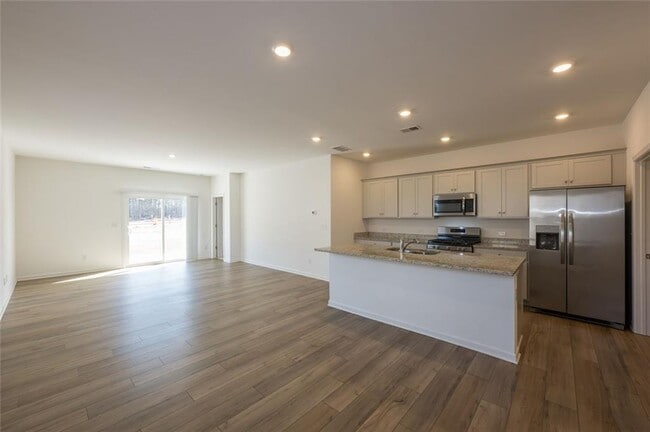 Building Photo - 895 Gelderland Dr