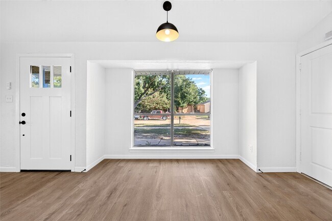 Building Photo - 24114 4 Sixes Ln