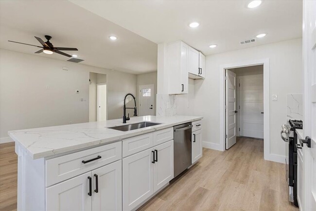 Building Photo - 5414 Rio San Juan St