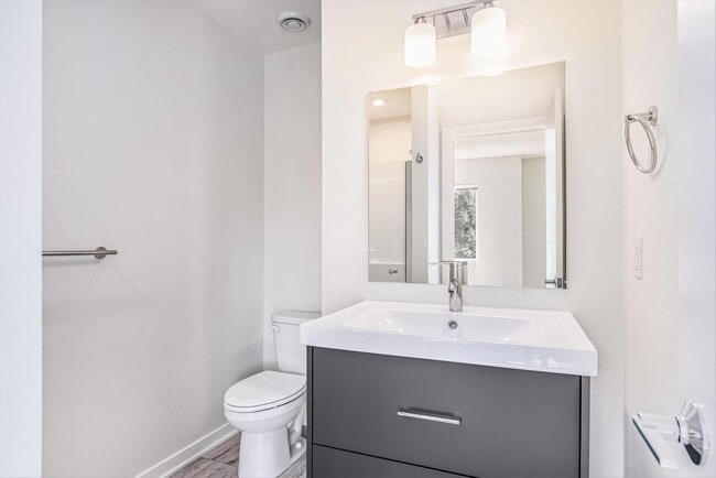 Building Photo - 901 Fulton St W