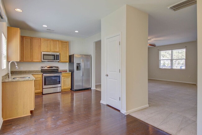 Building Photo - 9083 Parlor Dr