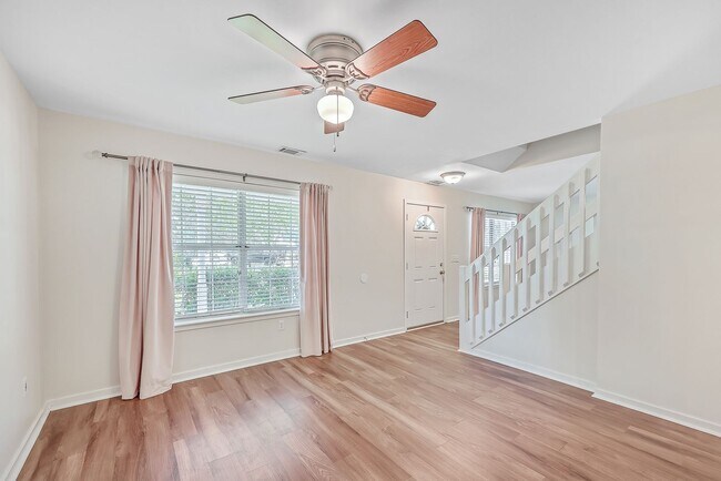 Building Photo - West Point Home - Minutes from IOP!