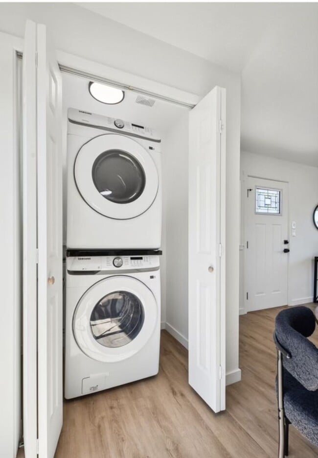 Building Photo - Beautifully Renovated 1 Bed, 1 Bath Home w...