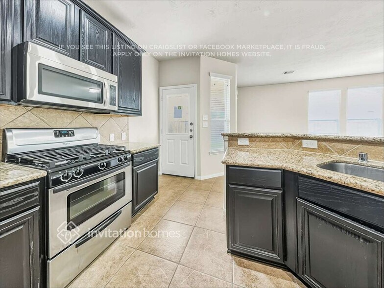 Building Photo - 30823 Gardenia Trace Dr