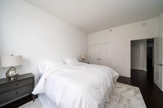 Building Photo - 1100 Maxwell Ln