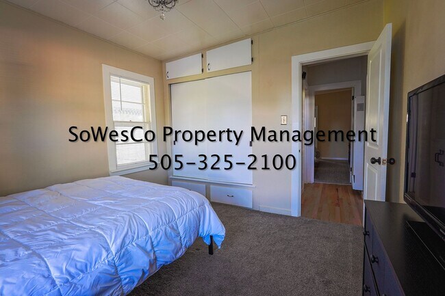 Building Photo - (FURNISHED) Charming Fully Furnished 2 Bedroom Home with Spacious Yard