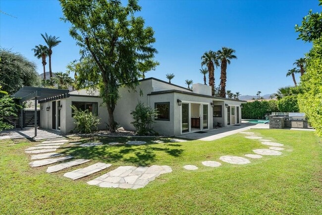 Building Photo - 76140 Fairway Dr
